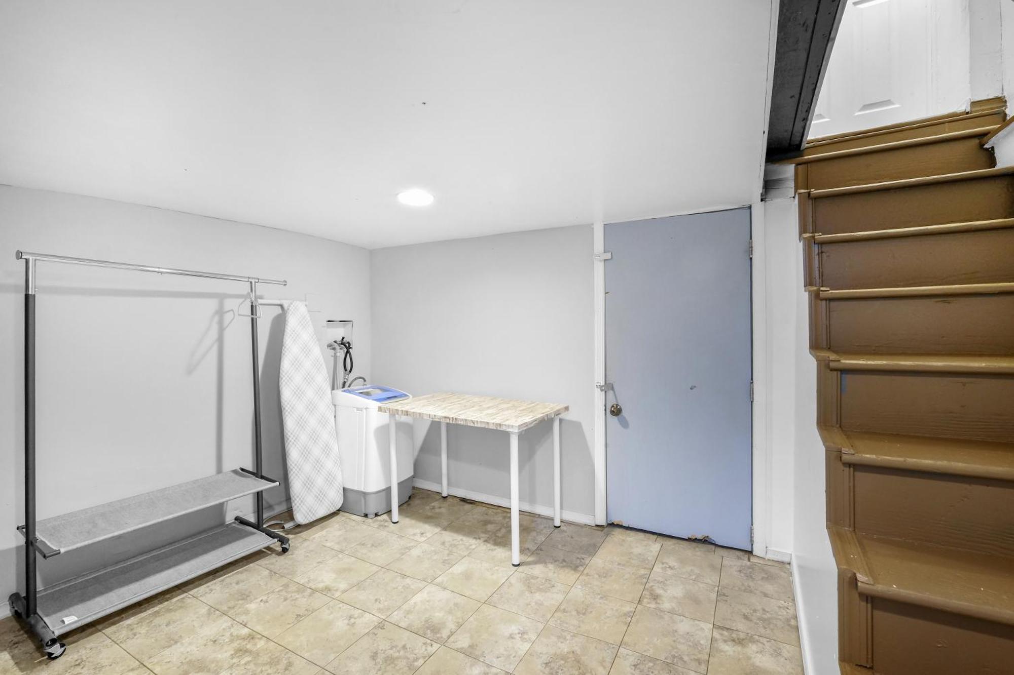 Urban 3br Oasis Near Temple Apartment