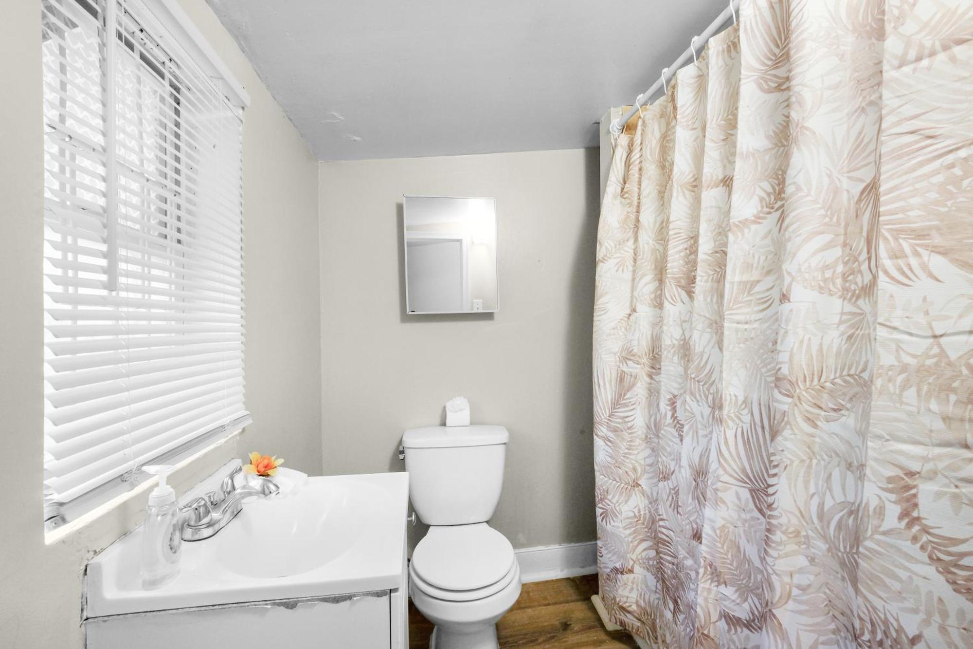 Urban 3br Oasis Near Temple Apartment *